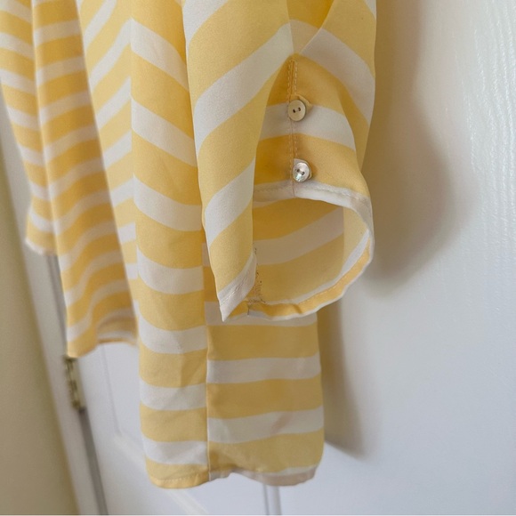 DeCollection Pale Yellow & White Striped 3/4 Length Sleeve Blouse Top Size Large - Picture 2 of 6
